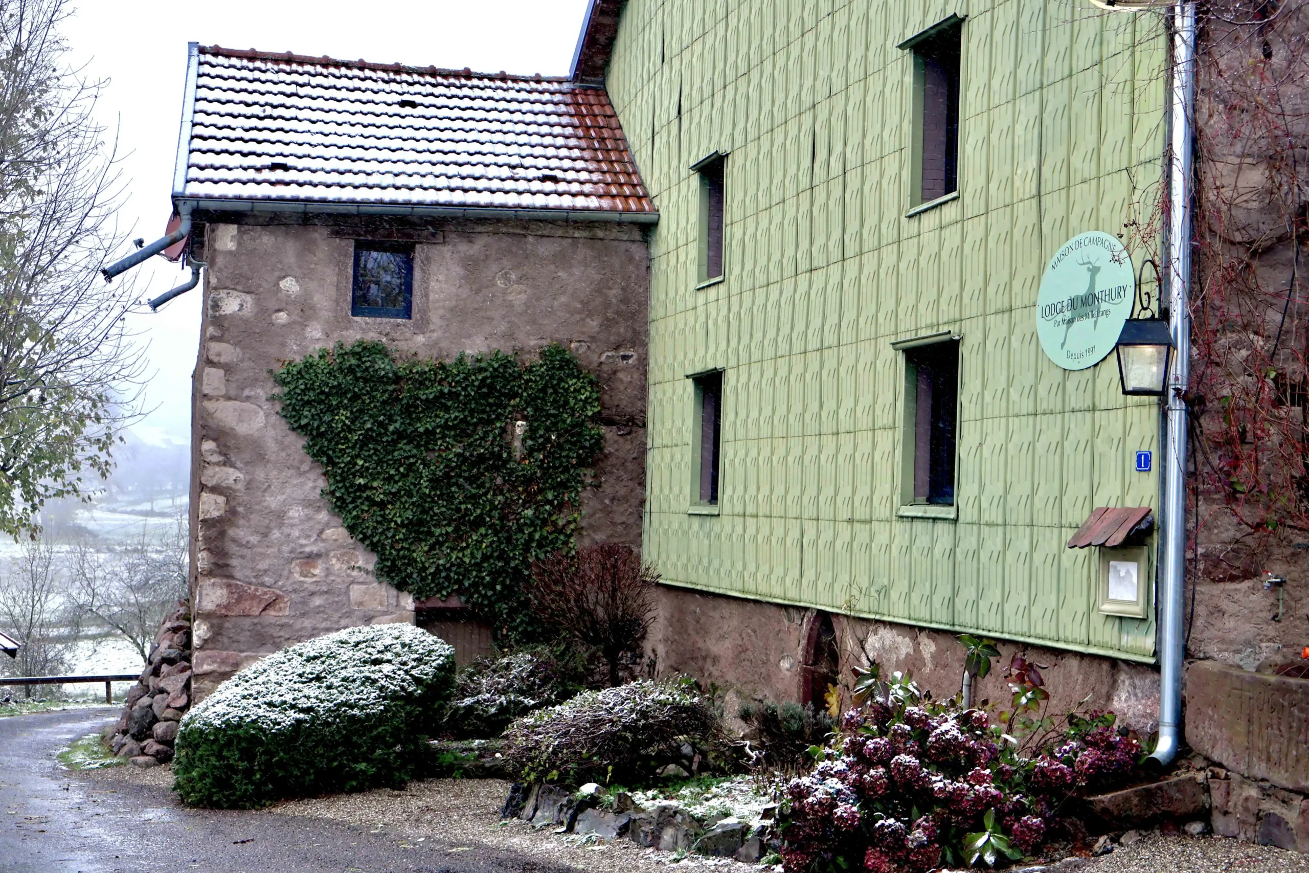 Monthury-Slider-Devanture-Maison