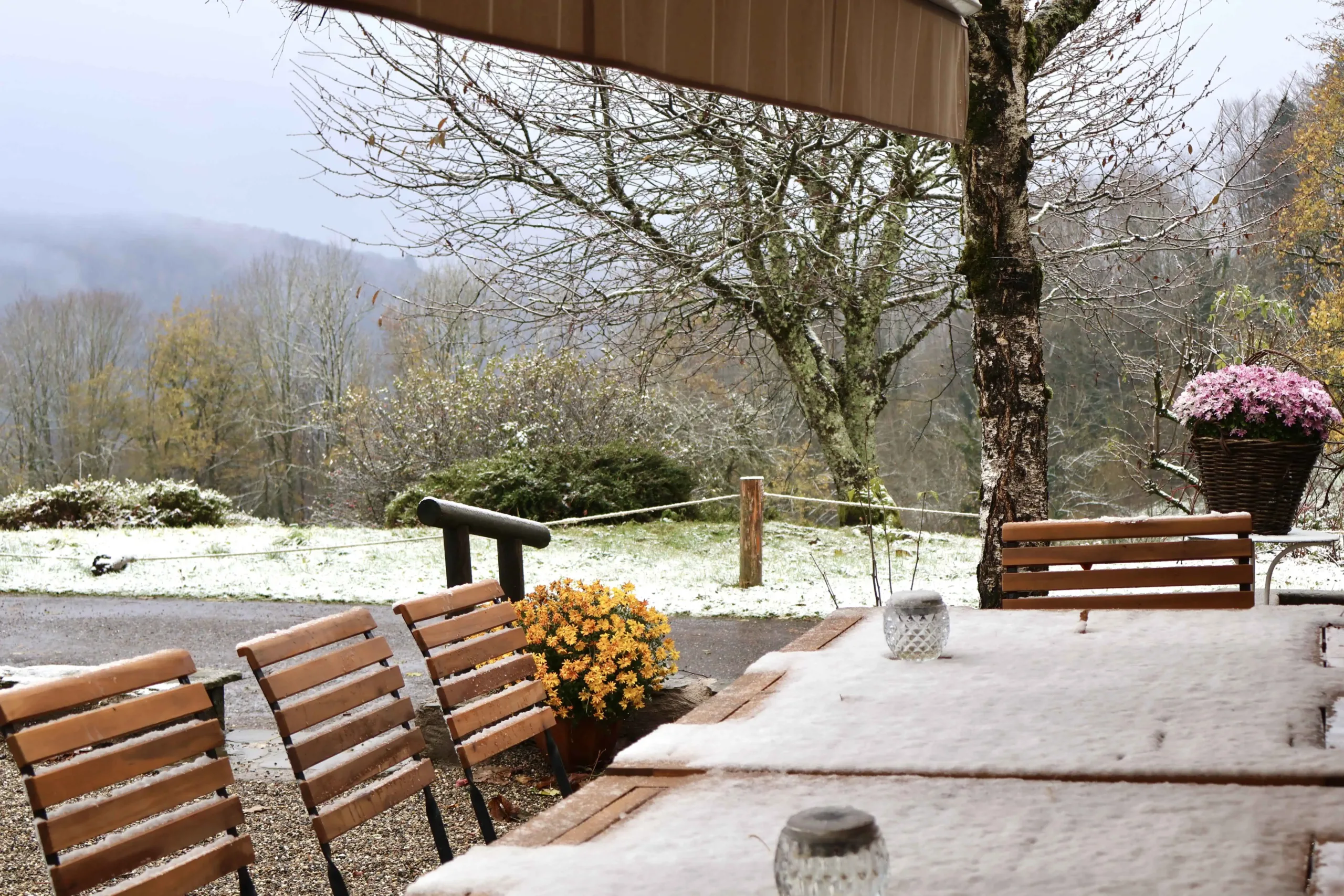 Monthury-Slider-Exterieur-Tables